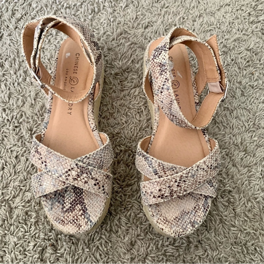 Chinese Laundry Zala espadrille/wedge platform sandals, snake print size 8.5/39 - Picture 4 of 9